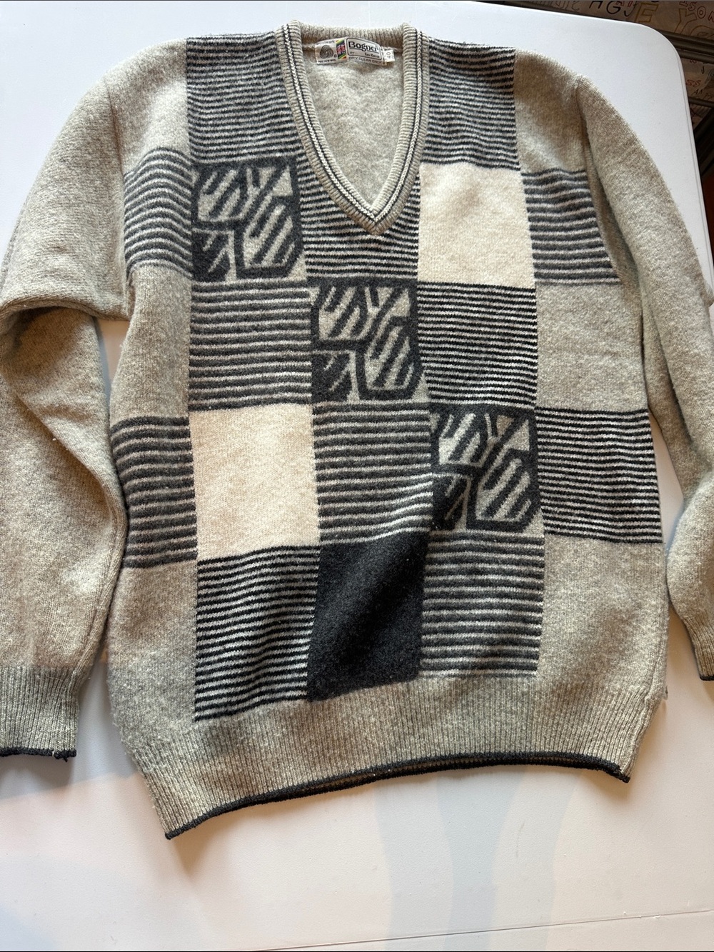 C1- UNISEXBogner Men's V-Neck Sweater in Light Gray and Black Checker Pattern